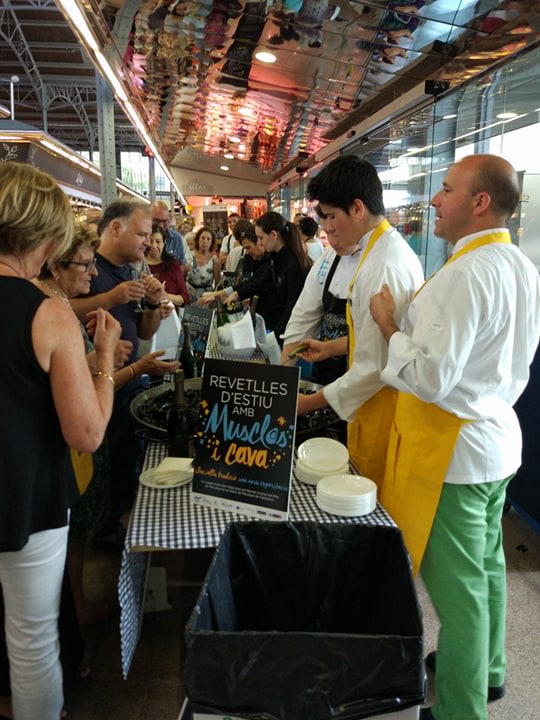 Comencen les celebracions de la Revetlla de Sant Joan als mercats