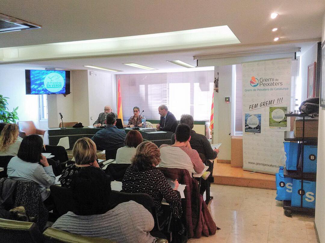 Més d’una vintena d’agremiats participen a una formació per a conèixer noves eines per a connectar amb el nou consumidor