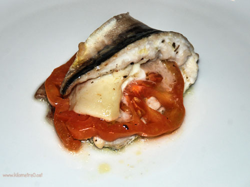 Verats amb formatge de cabra, tomaquet i herbes