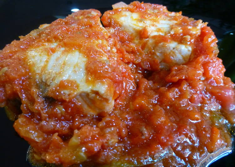 Bonítol amb salsa de tomàquet
