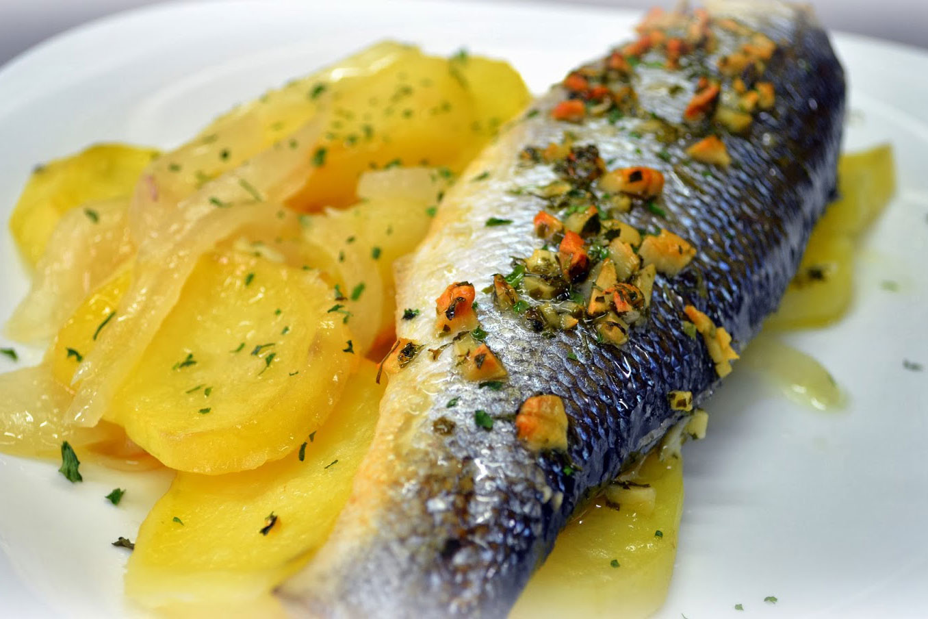 Llobarro al forn amb patates