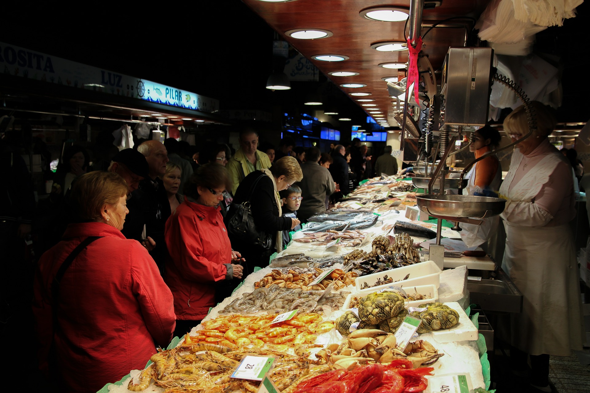 Tens experiència de peixater o peixatera i busques feina? Apunta’t a la borsa del gremi!