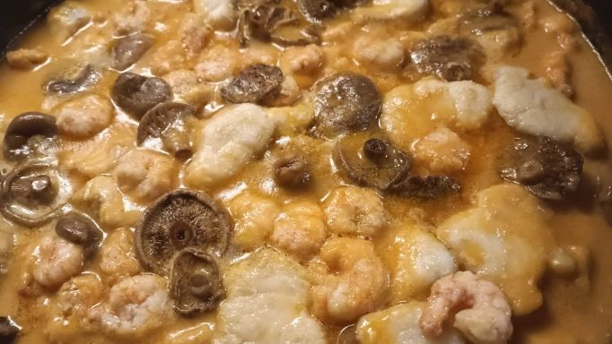 Fricandó de rap i gamba amb rovelló de botó