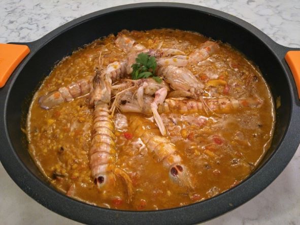 Arròs amb galeres i carxofes