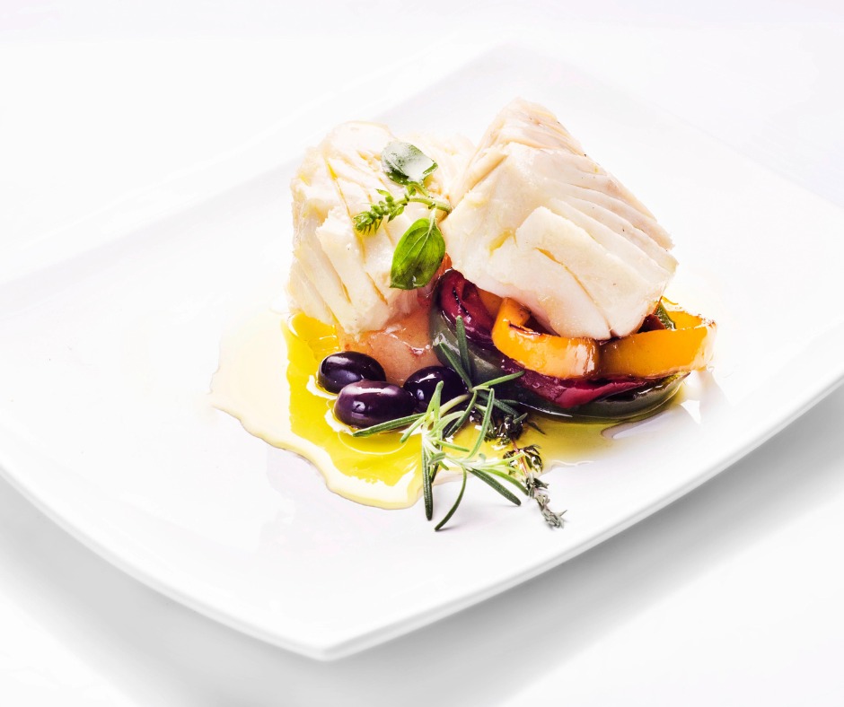 Peix carboner amb verdures i olives