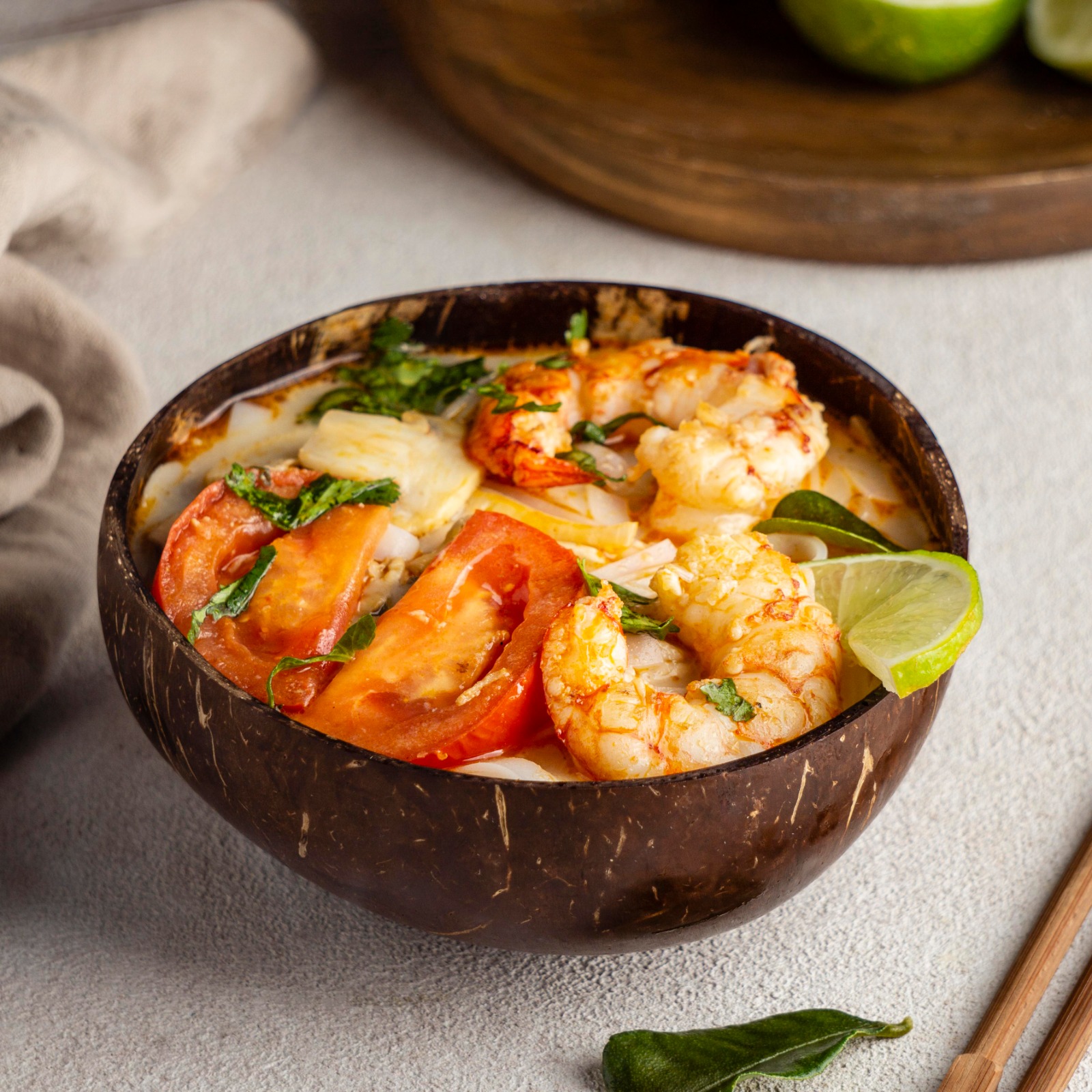 Sopa de gambes amb llet de coco a l’estil asiàtic