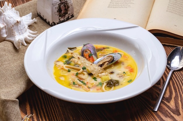 Sopa de marisc amb musclos