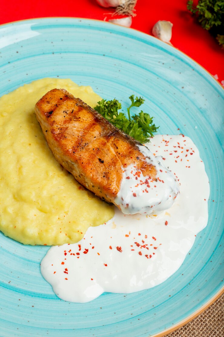 Salmó amb salsa de iogurt