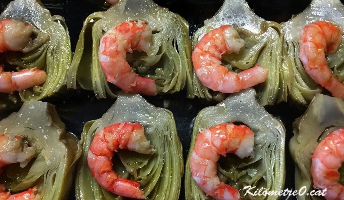 Carxofes confitades amb gambes