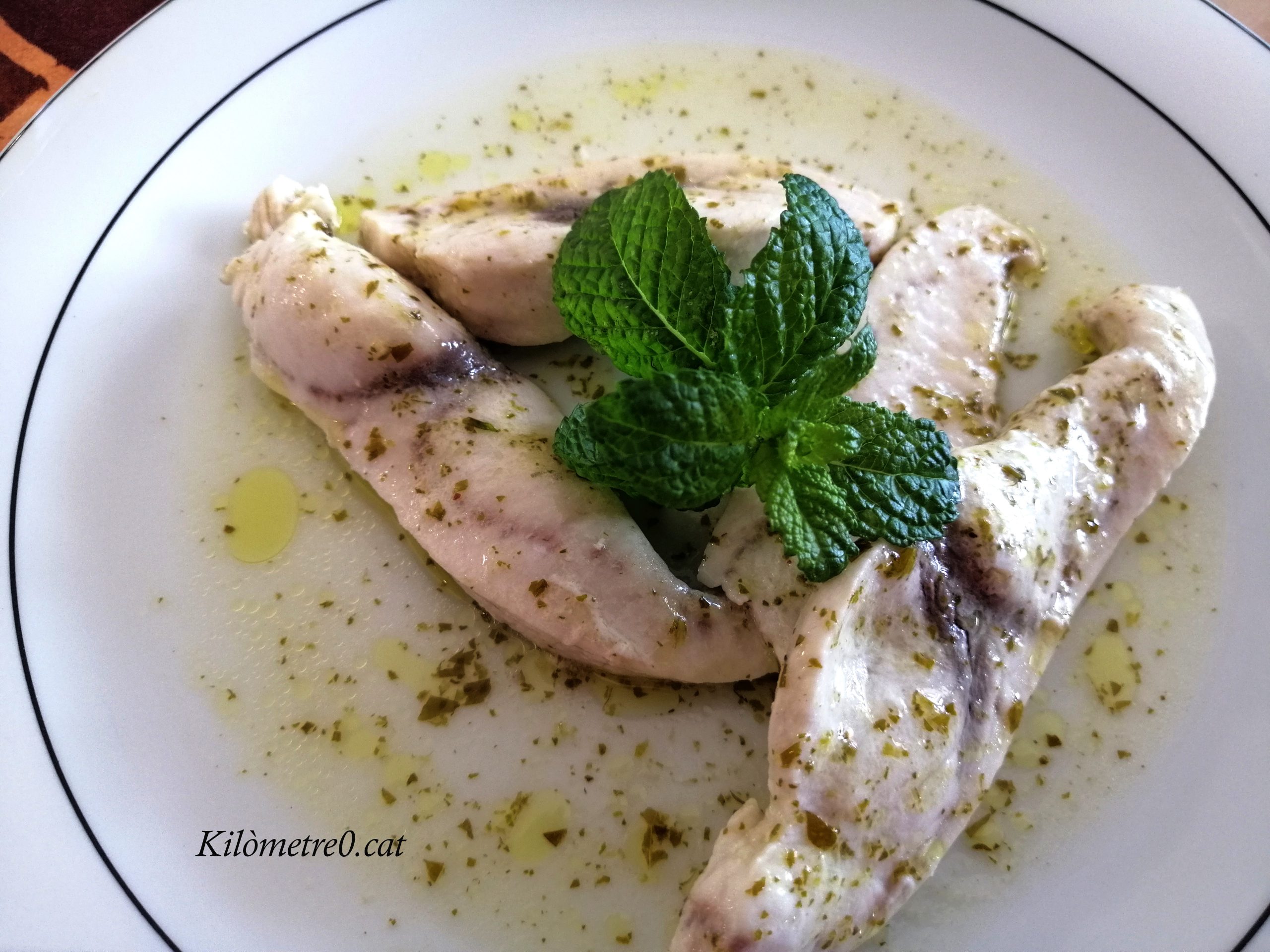 Peix espasa amb menta, julivert i llimona