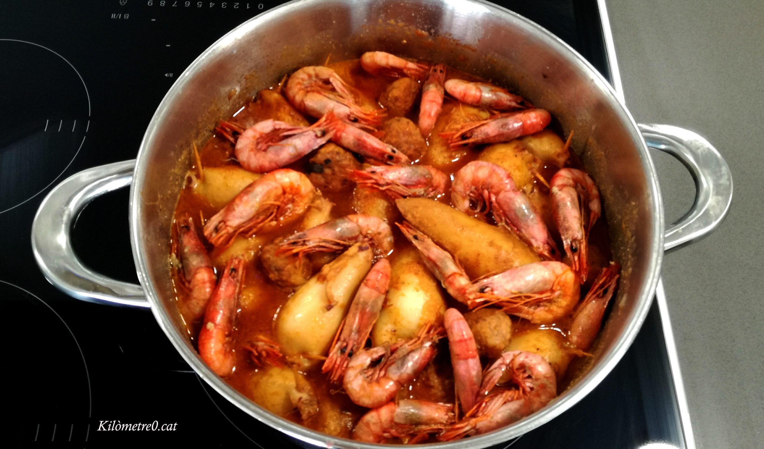 Calamars farcits amb bolets i gambes de Blanes