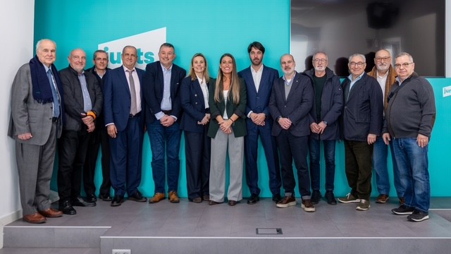 El Gremi de Peixaters alerta sobre l’impacte de la reducció de la jornada laboral en el sector en una reunió amb Junts
