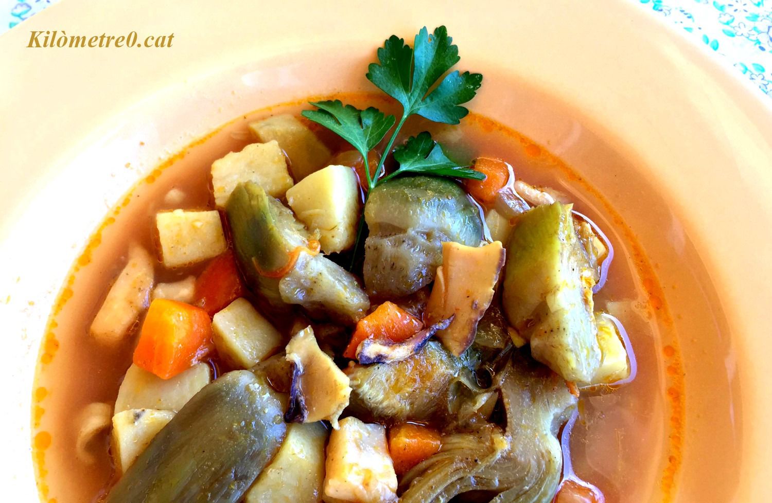 Recepta de sopa de carxofes i sèpia al curri
