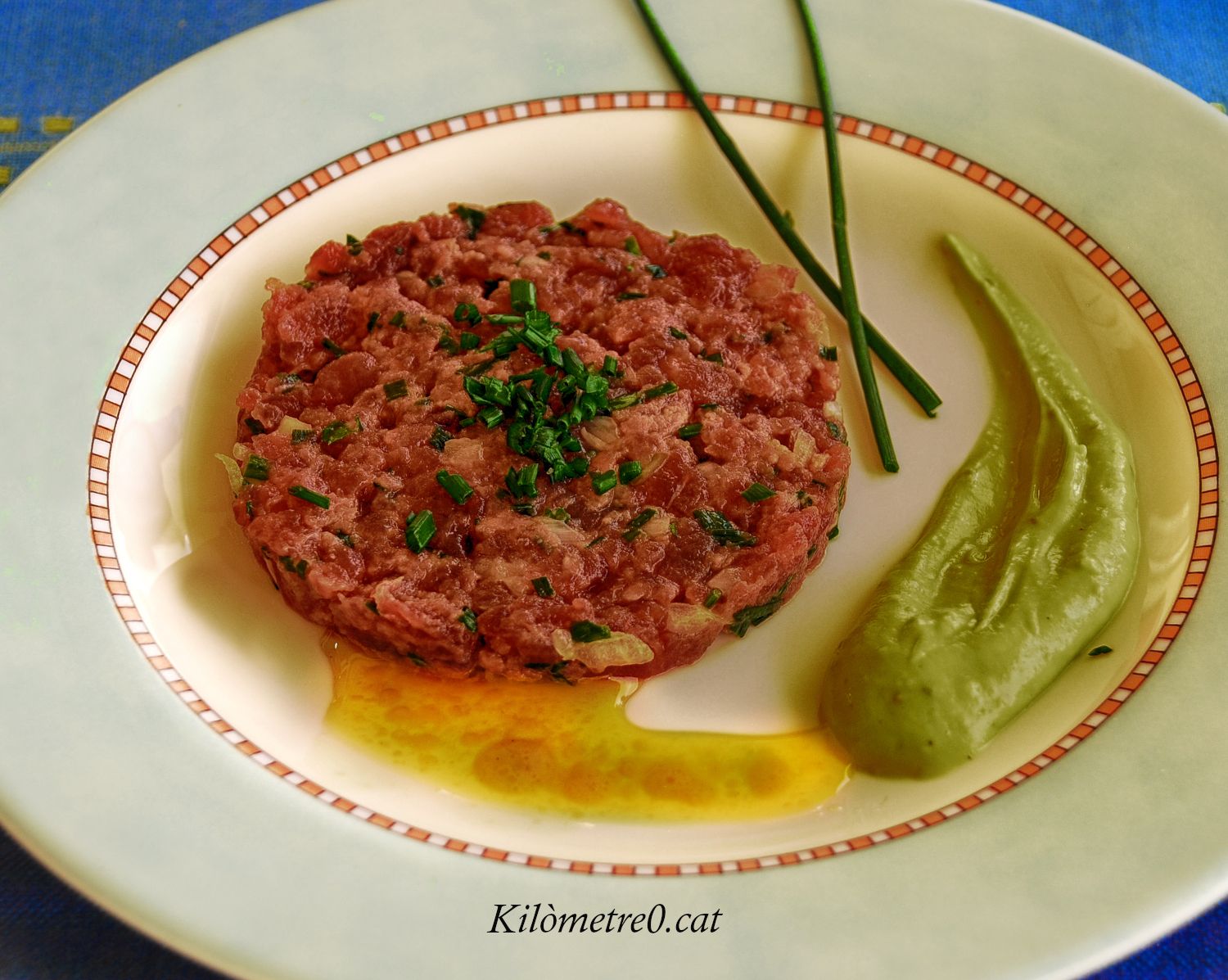 Recepta de tàrtar de bacoreta amb vinagreta i emulsió d’alvocat