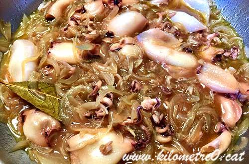 Recepta de xipirons amb ceba, un aperitiu amb molt de sabor